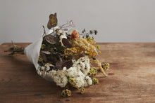 Load image into Gallery viewer, Small Dried Flower Bouquet